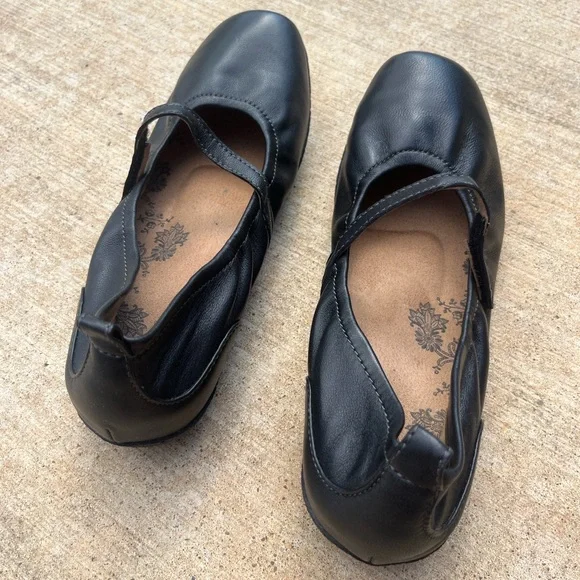 Taos. 7.5 Babble Mary Jane in Black - Picture 6 of 15